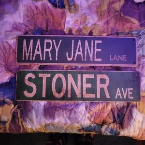 Metal Signs (Set of 2) 420 Subject Matter